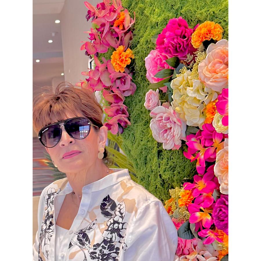 Raquel Black & Gold Style Gallery